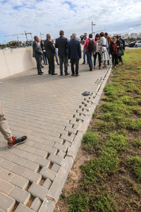 Visita de Puig al Auditorio Internacional de Torrevieja que estrena programación permanente tras seis años infrautilizado