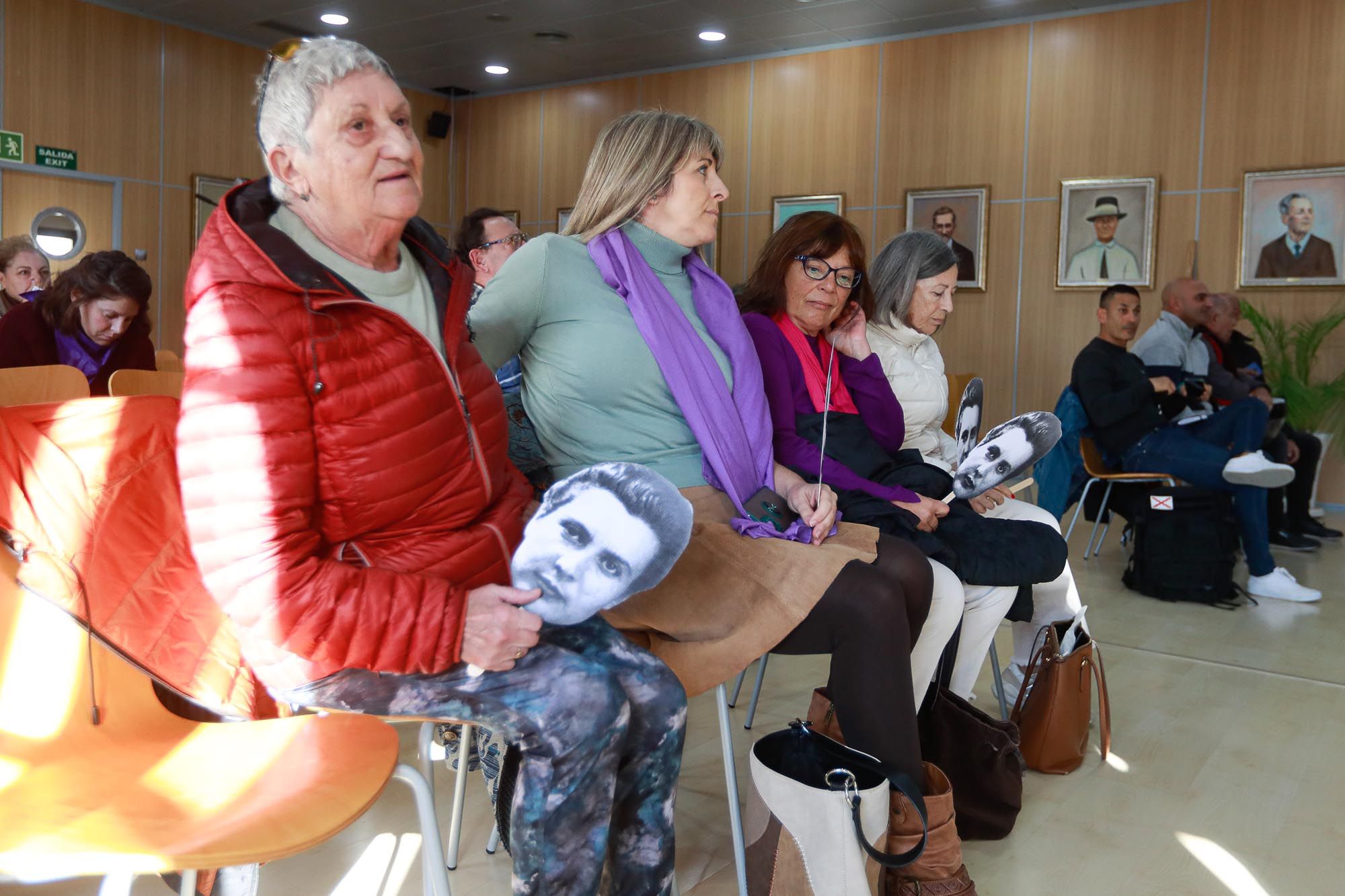 Protesta feminista a las puertas del Ayuntamiento de Sant Josep