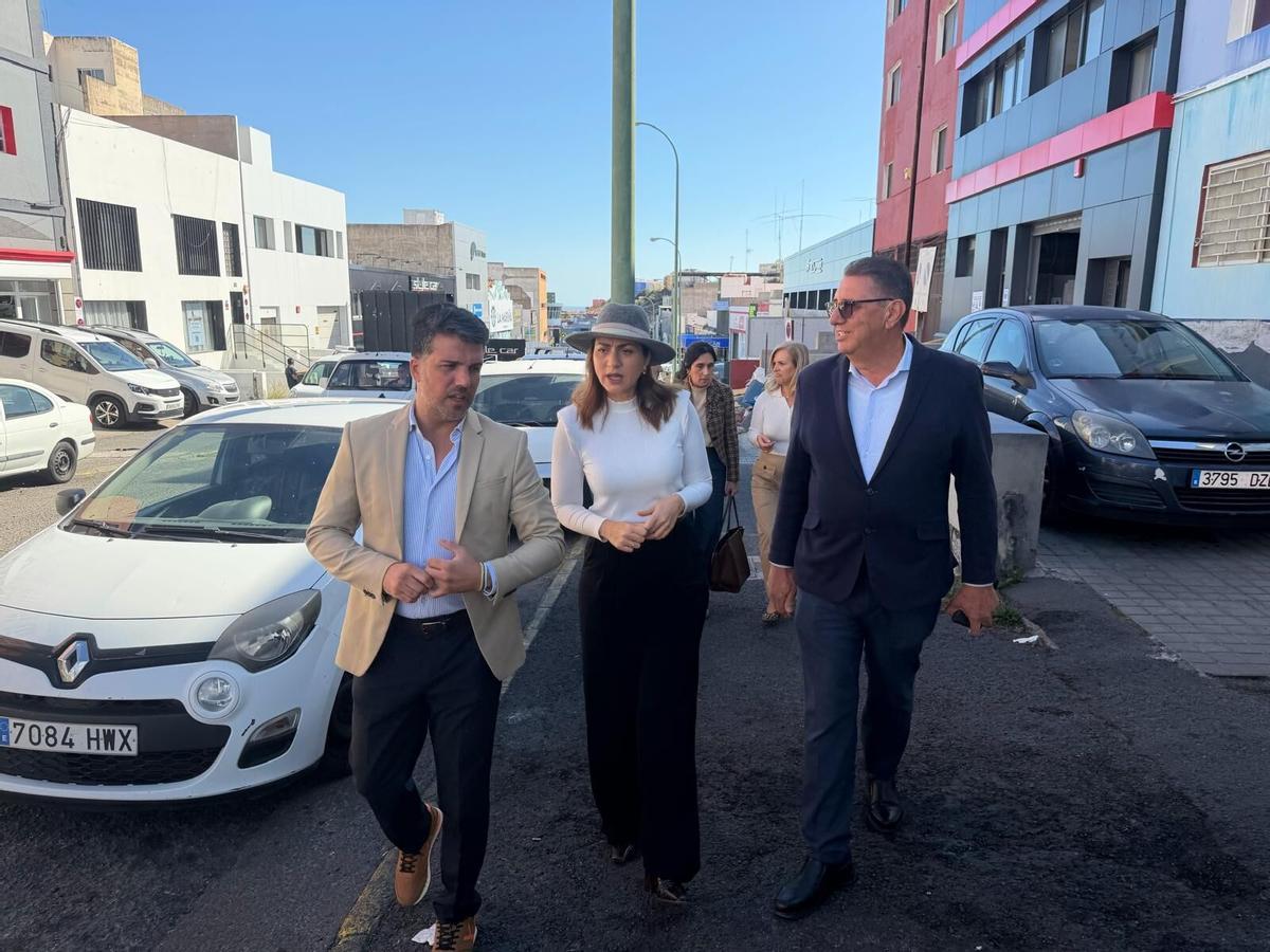 Miembros de Coalición Canaria en el Cabildo de Gran Canaria en una visita al polígono de Miller Bajo.