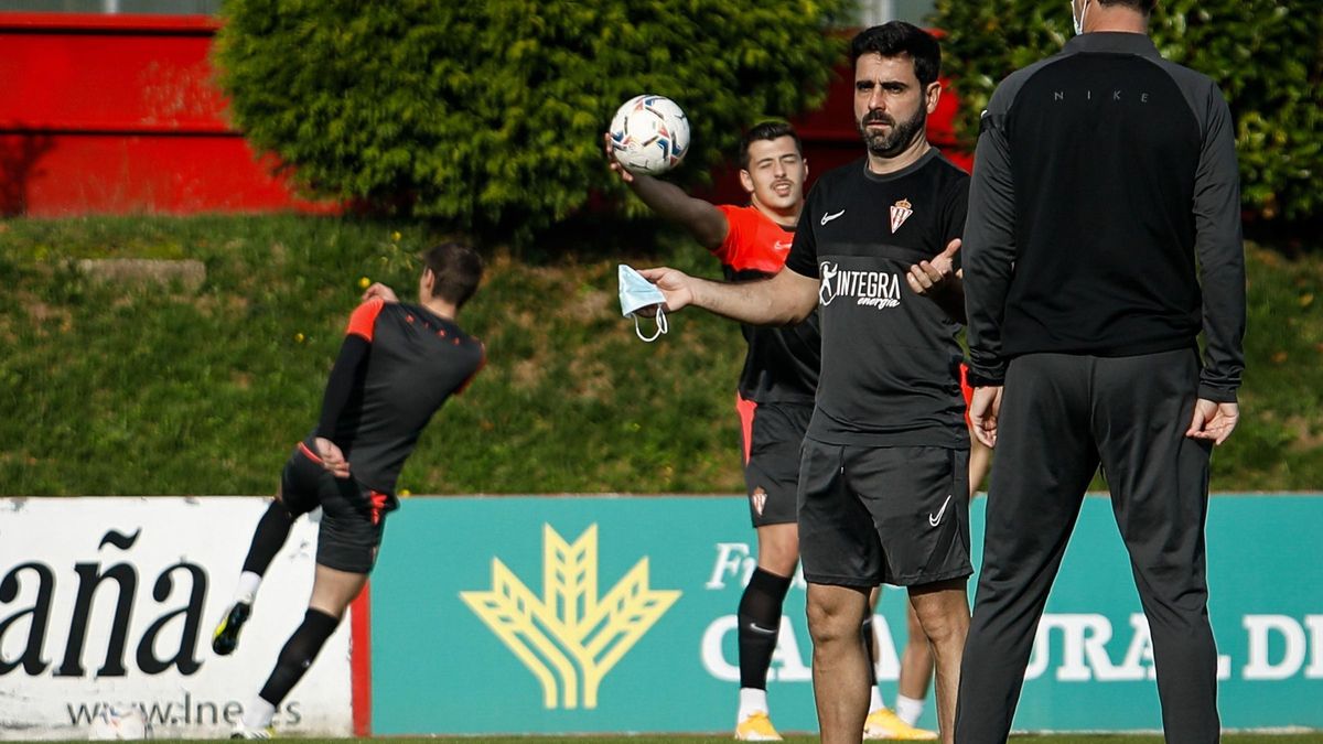 Un momento del entrenamiento del Sporting