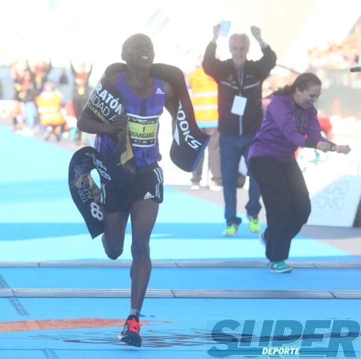 Las mejores imágenes del Maratón Valencia Trinidad Alfonso 2015