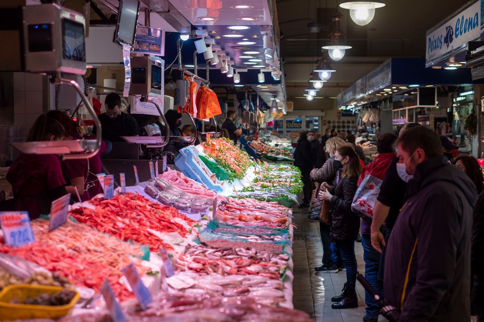 Sábado de compras en el Mercat de l'Olivar de Palma