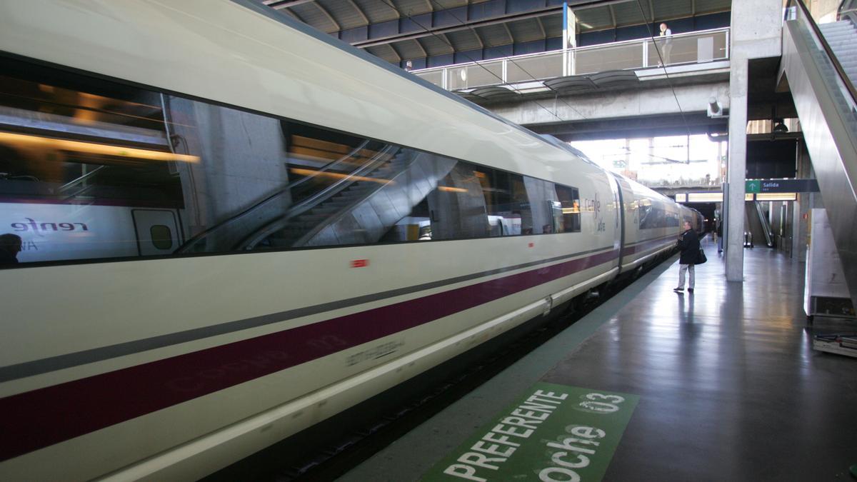 Imagen de archivo de un AVE en la estación de Córdoba.
