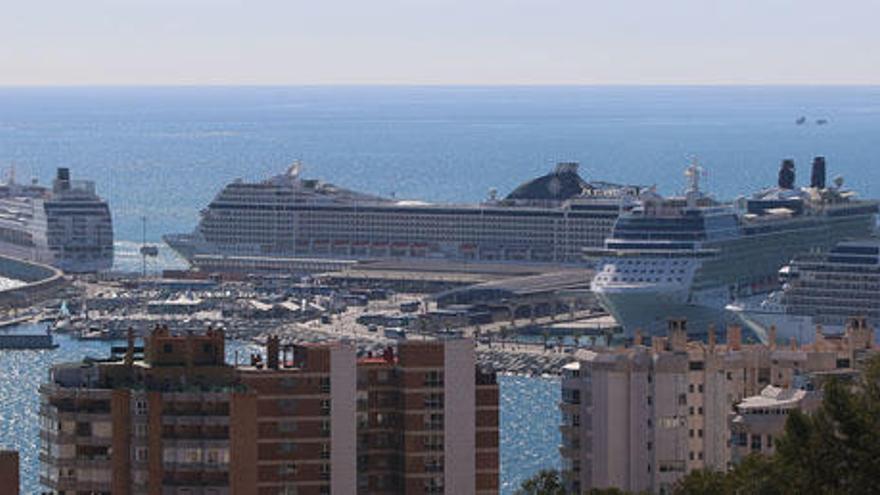 Varios cruceos coinciden en el Puerto de Málaga.