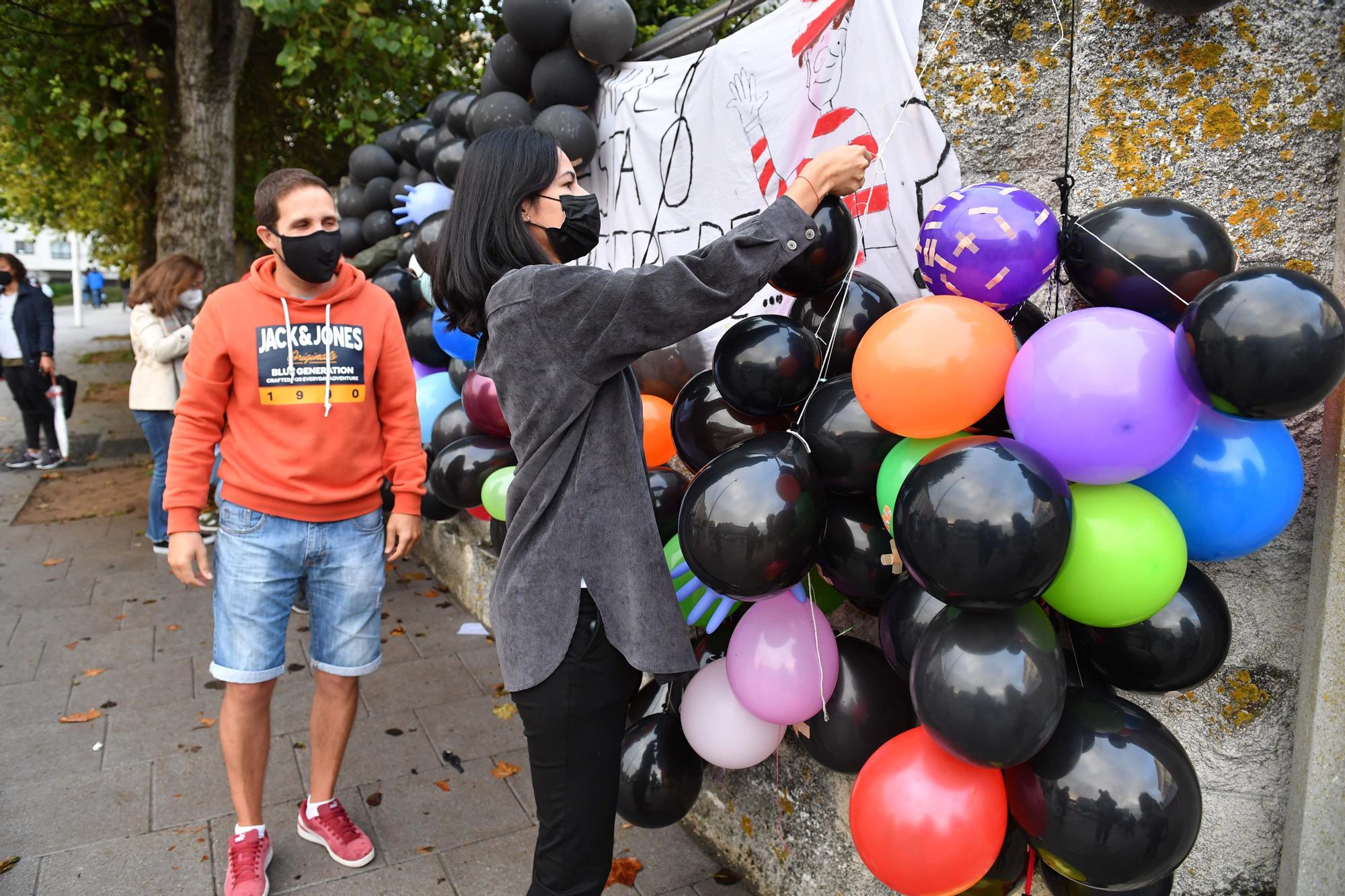 Globos contra los recortes en colegios de A Coruña