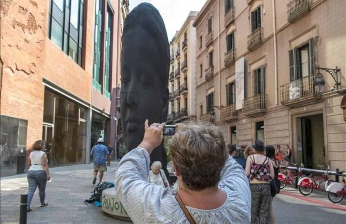 nfarre34832364 barcelona  27 07 2016 la escultura de jaume plensa  una cabe160802195151