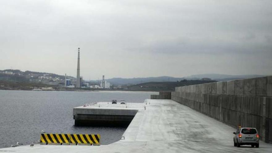 Dique del puerto exterior después de concluir la primera y segunda fase de las obras. / juan varela