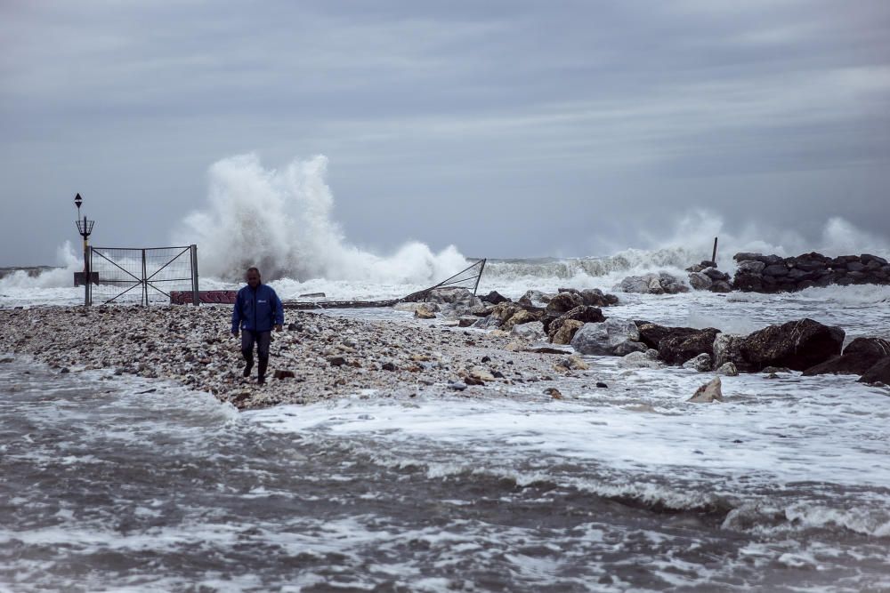 Trabajos en las playas dañadas por el temporal