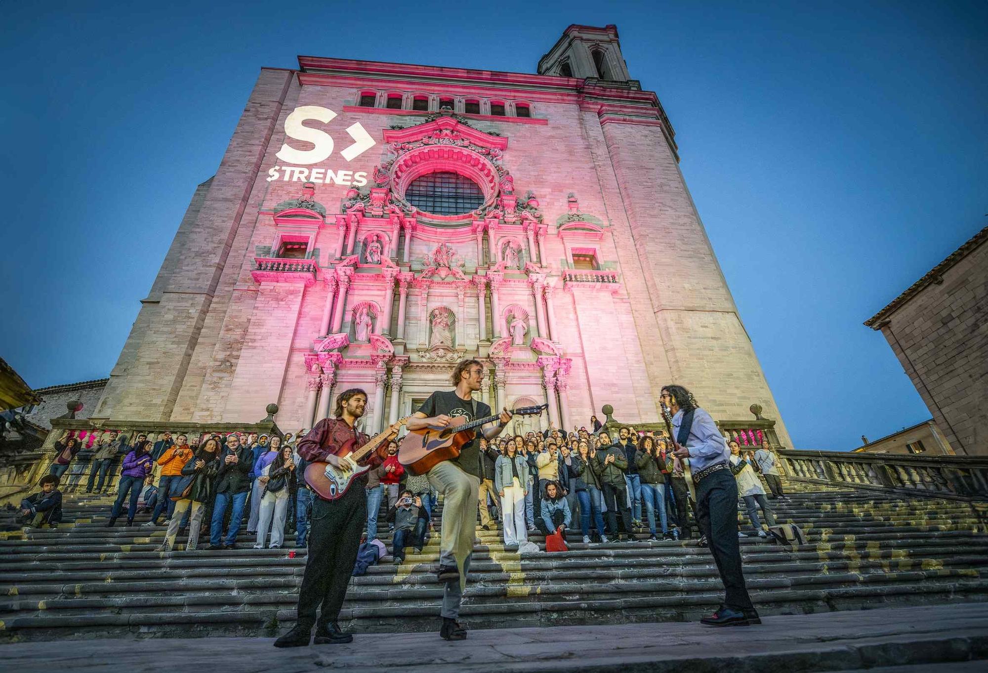 Les imatges dels concerts de La Ludwig Band i Blaumut a les escales de la catedral de Girona