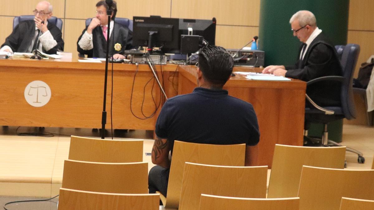 El acusado de violar y maltratar a su pareja durante un permiso penitenciario.