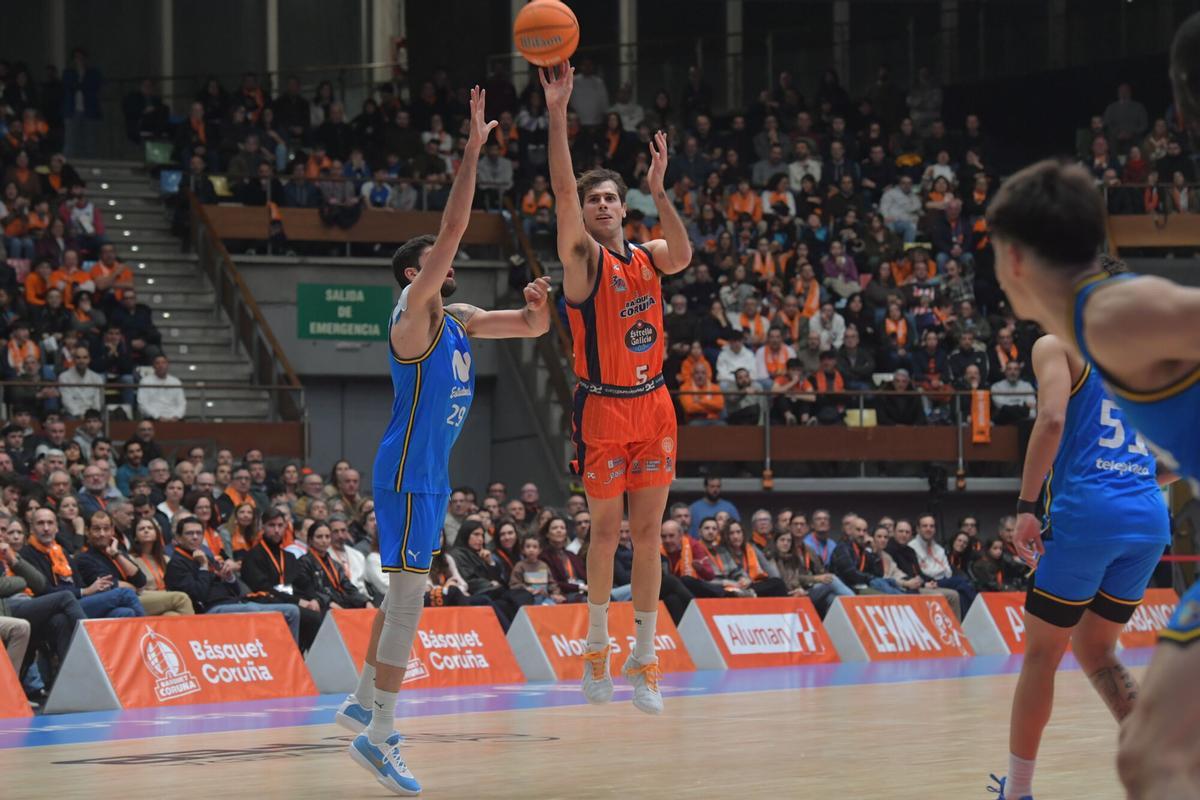 os naranjas firman una noche perfecta en el triple para aplastar a un rival directo mermado por las bajas