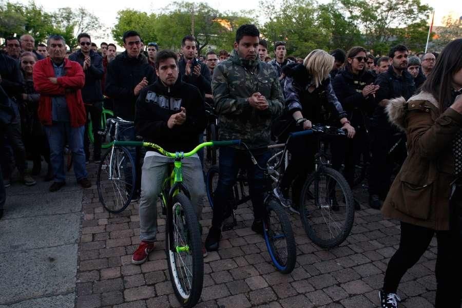 Respeto y homenaje en el funeral de los montañeros