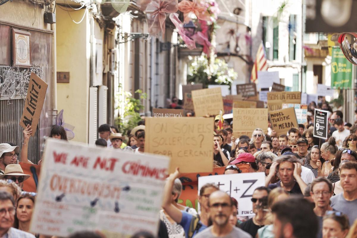 Sóller se moviliza contra la masificación turística Sóller se moviliza contra la masificación turística
