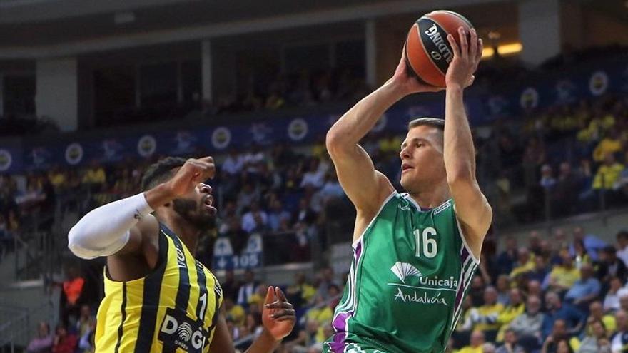 Nedovic, ante el Fenerbahce.