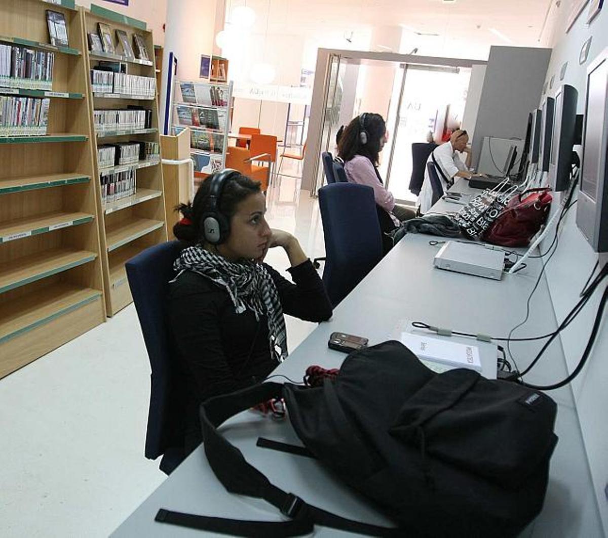 La comunidad universitaria dispone de un espacio para ver películas, por ejemplo.