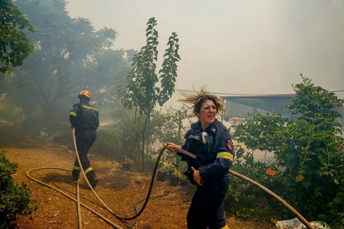 Lucha contra el fuego en la isla de Lesbos