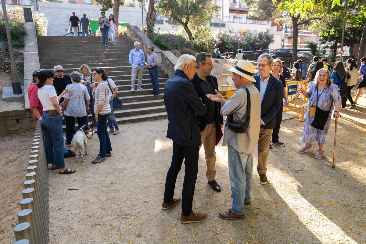 Vecinos de Vallcarca protestan por la construcción de un IES en los jardines Comas Llaberia