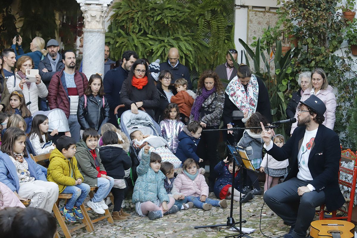 Cuentos en los Patios por Navidad para los niños