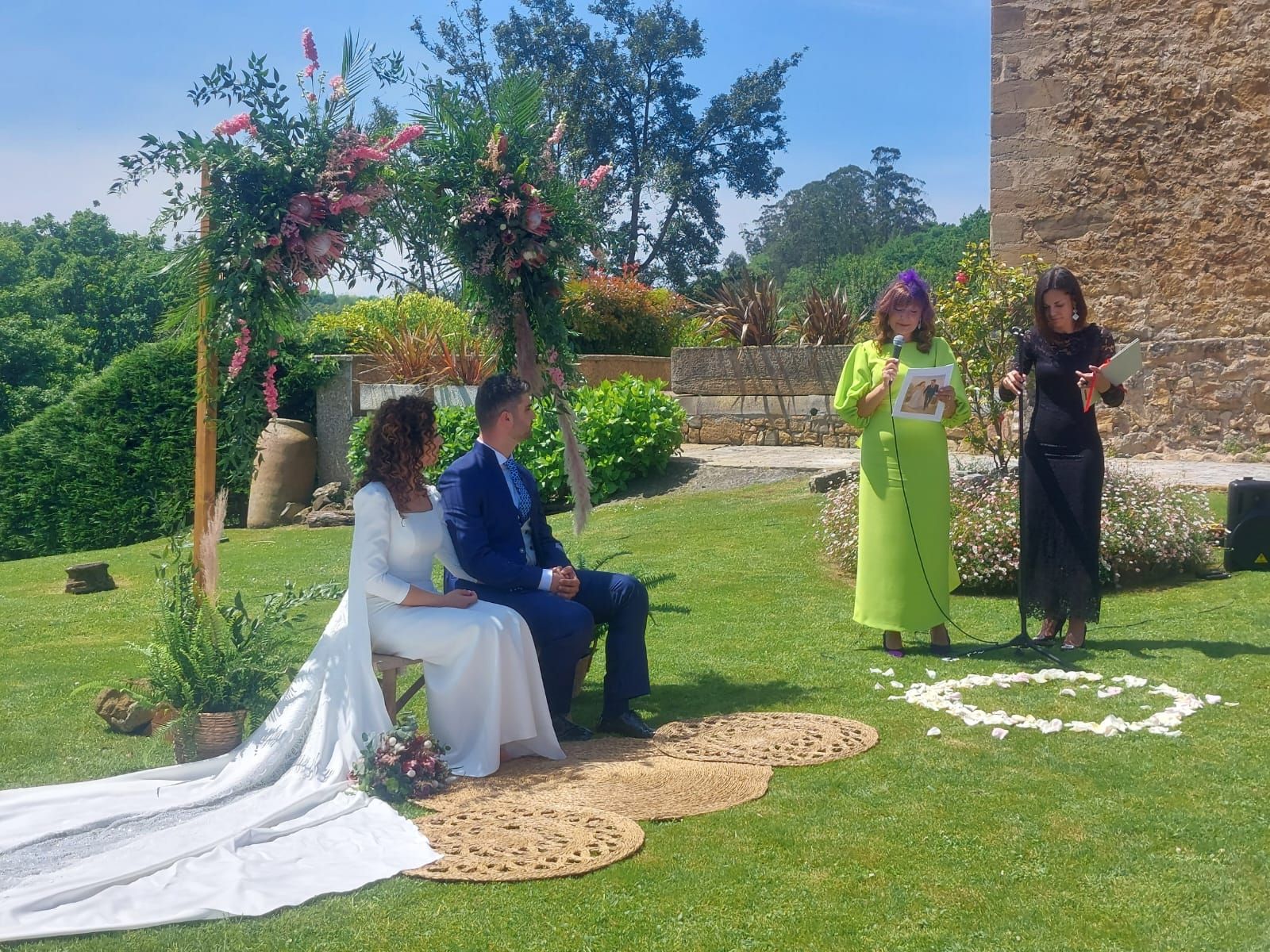 Boda en el castillo de San Cucao: el enlace de Raquel y David