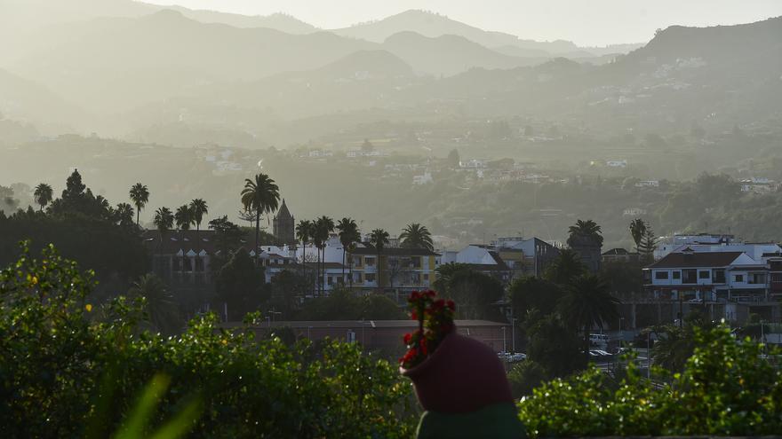 Canarias registra temperaturas primaverales y la calima baja en intensidad