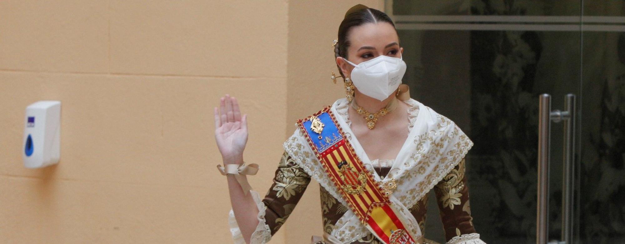 Sábado de Fallas en abril para Consuelo Llobell y la corte