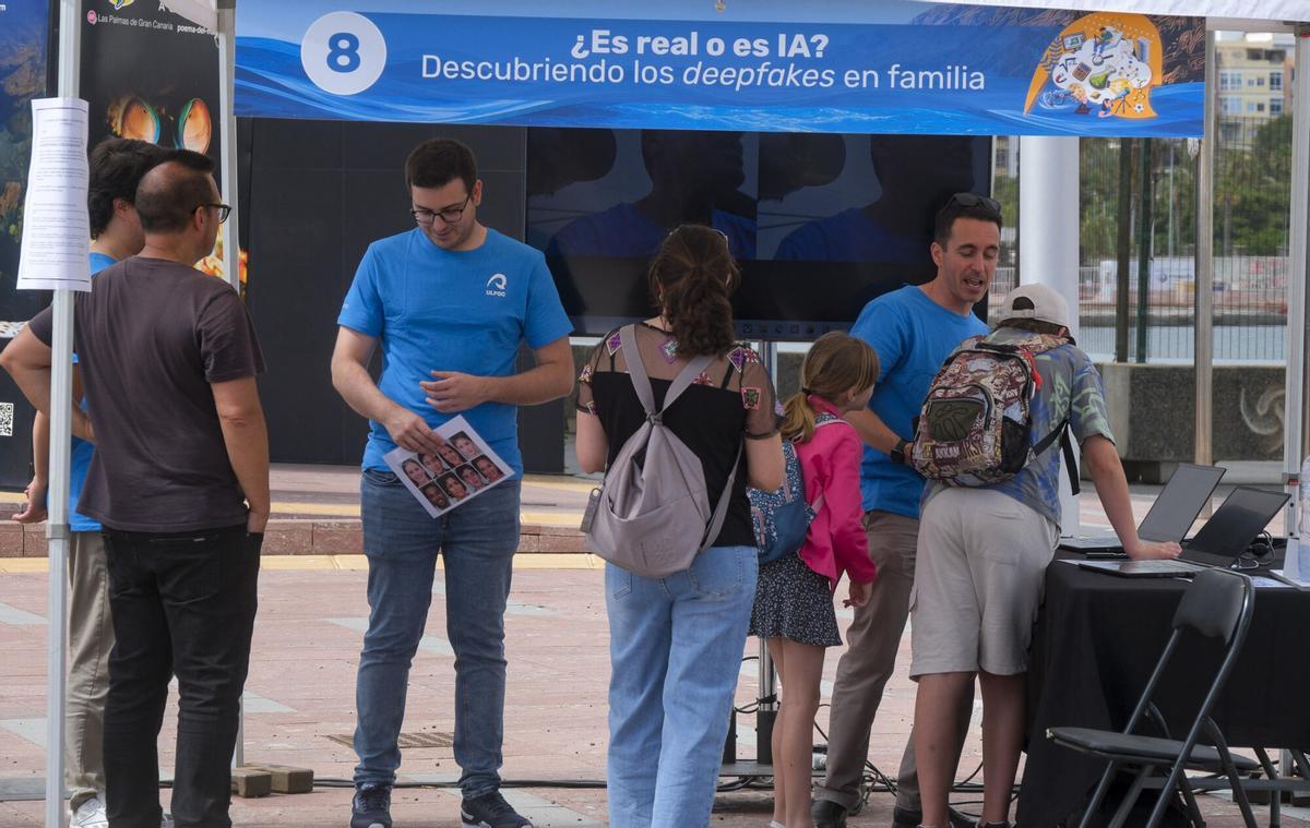La ULPGC convierte el entorno del Poema del Mar en una gran feria científica al aire libre