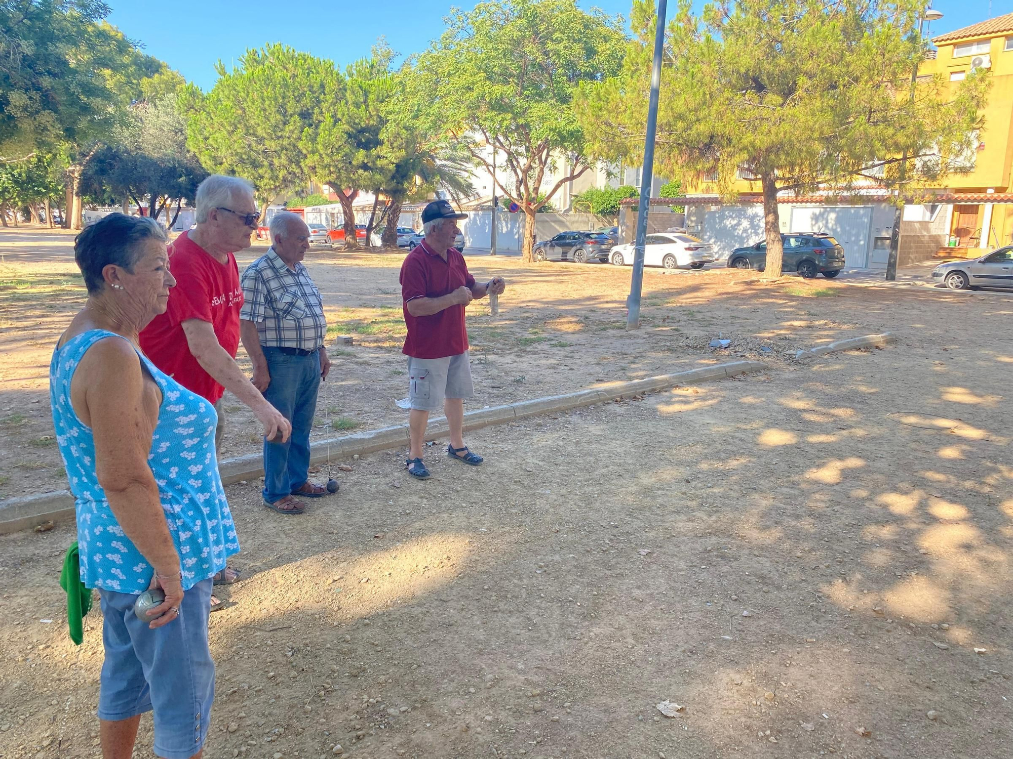 La petanca vuelve a rodar en el Parque Alcosa
