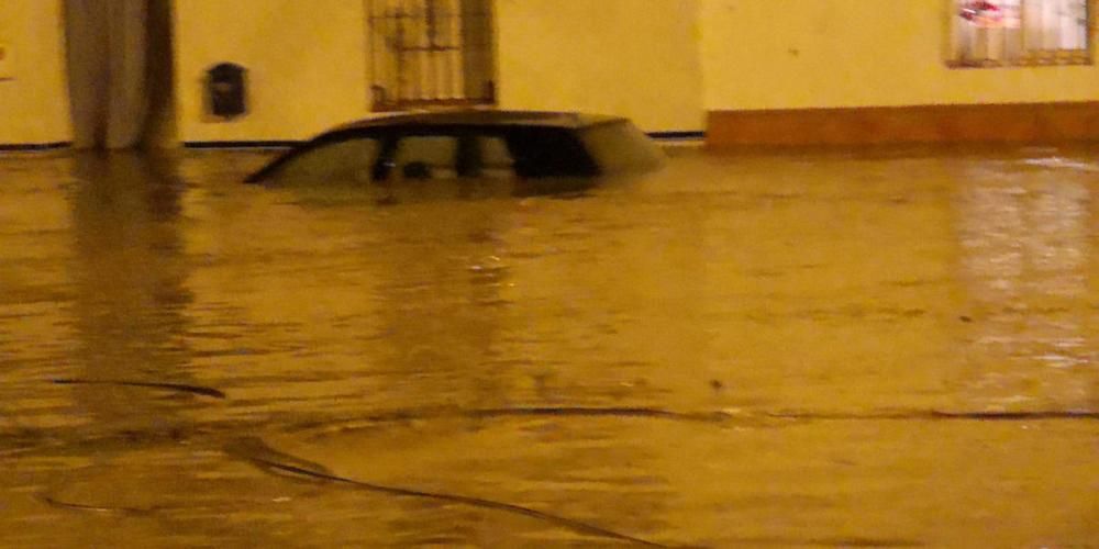 Inundaciones en El Trapiche (Vélez-Málaga) tras una rotura en La Viñuela