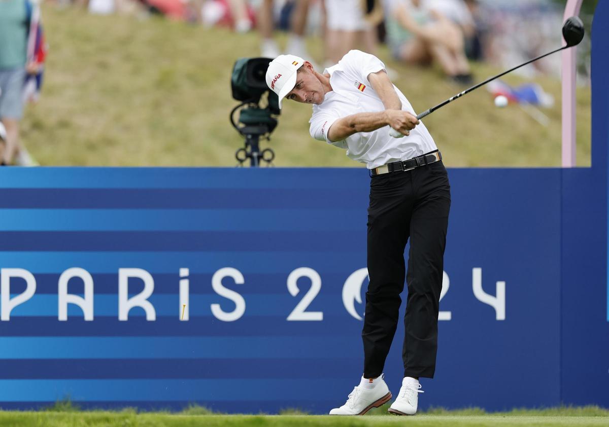 David Puig en accion durante la tercera ronda del Torneo Olímpico de golf en París 2024.