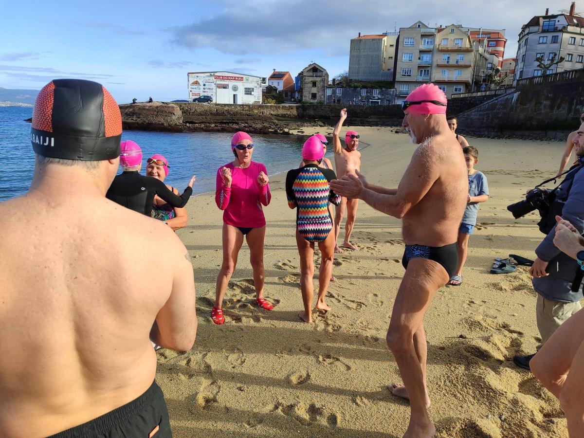 Un chapuzón reivindicativo en Pescadoira (Bueu) por el Día de Reyes Un chapuzón reivindicativo en Pescadoira (Bueu) por el Día de Reyes