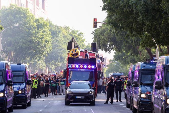 ¡De locos! Las mejores imágenes de una ciudad entregada al Barça