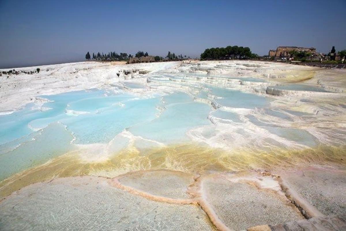 Las icónicas terrazas blancas de Pamukkale.