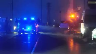 El conductor que empotró su coche contra una farola en Gijón acaba detenido tras dar positivo en alcohol