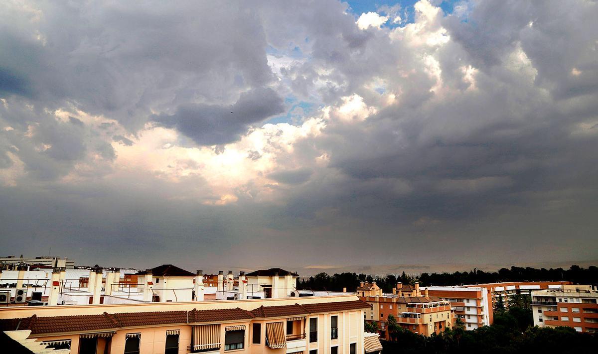Habrá intervalos nubosos en Andalucía el fin de semana con lluvias dispersas dependiendo de las zonas.
