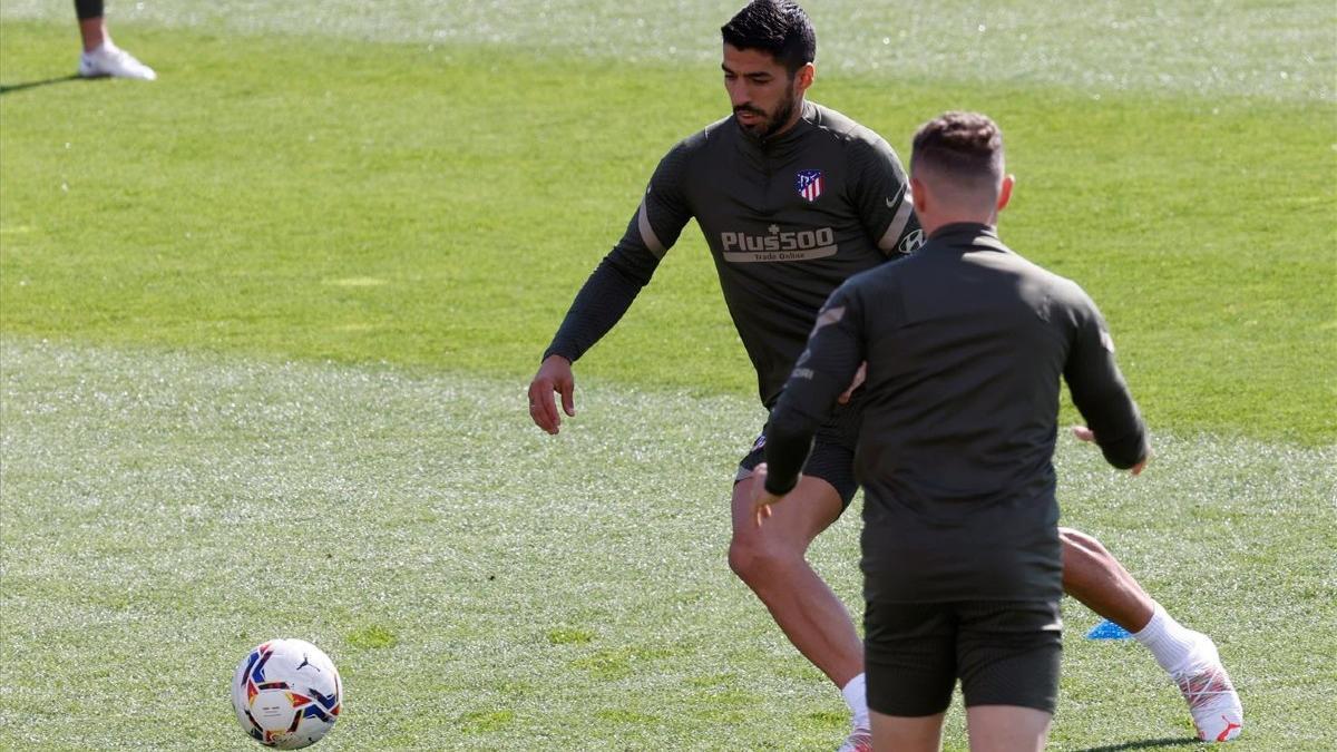 Luis Suárez, baja; Joao Félix, duda