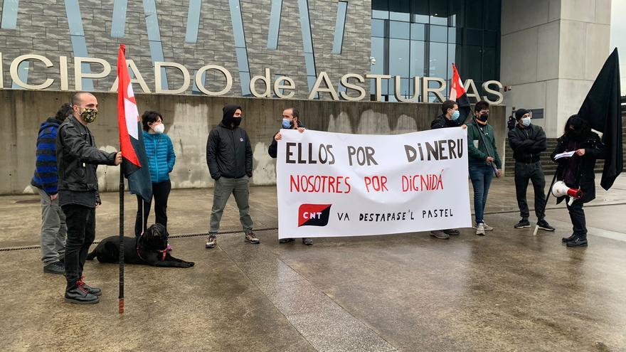 El juicio contra ocho miembros de la CNT por escraches a un confitero, suspendido por un positivo en una de las acusadas