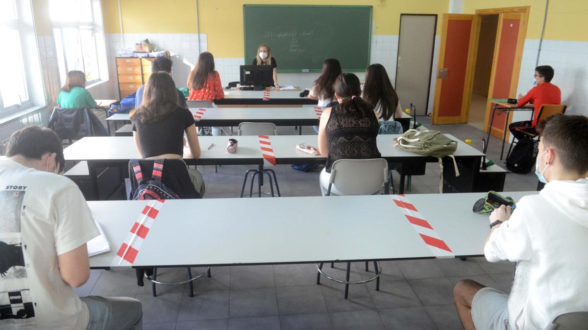 Las medidas frente al covid y la distancia social en los colegios e institutos han hecho mella en la población más joven.