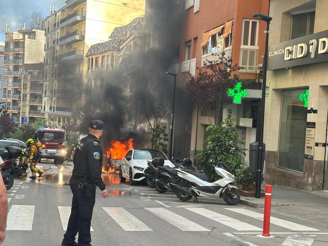 Alarma por el incendio de un vehículo eléctrico del Ayuntamiento de Calp