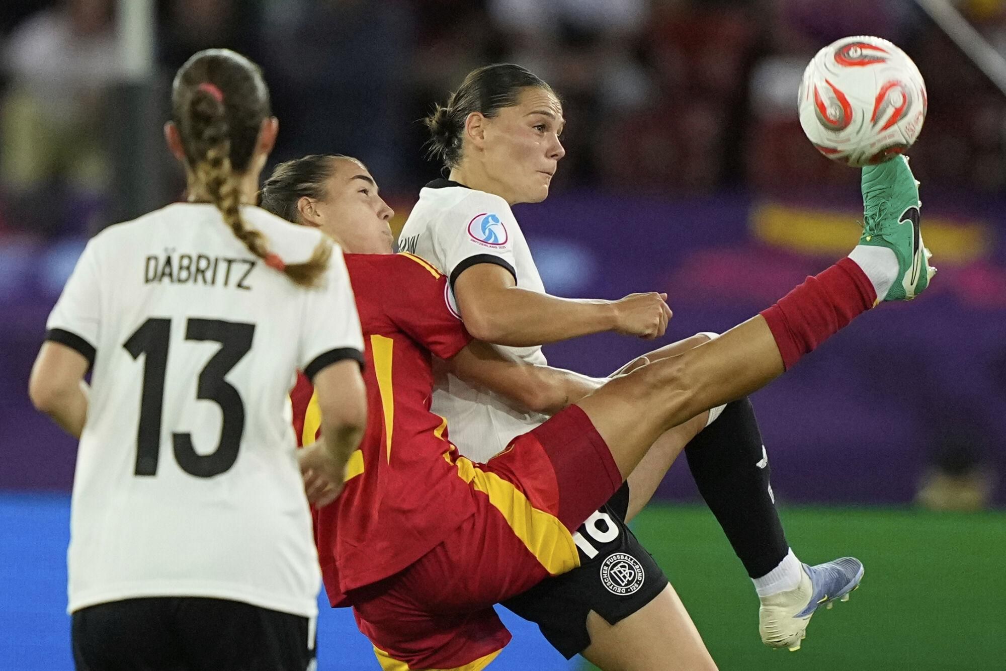 Germany's Giovanna Hoffmann, right, challenges Spain's Patri Guijarro during the Women's Euro 2025 semifinals soccer match between Germany and Spain at Stadion Letzigrund in Zurich, Switzerland, Wednesday, July 23, 2025. (AP Photo/Martin Meissner)