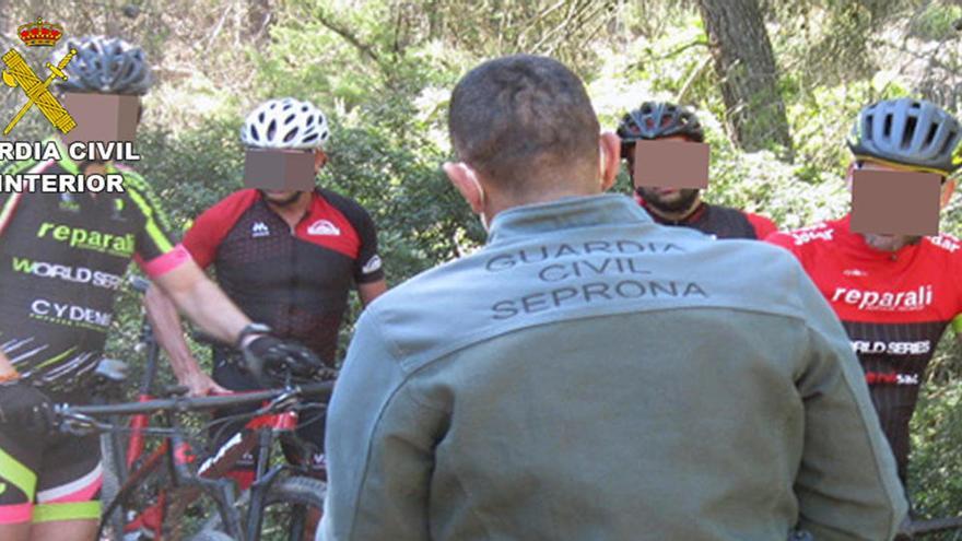 Denuncian a 8 ciclistas por circular por un paraje protegido en Lorca