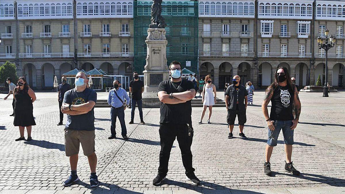 Empresarios del ocio nocturno, en una protesta en la plaza de María Pita.