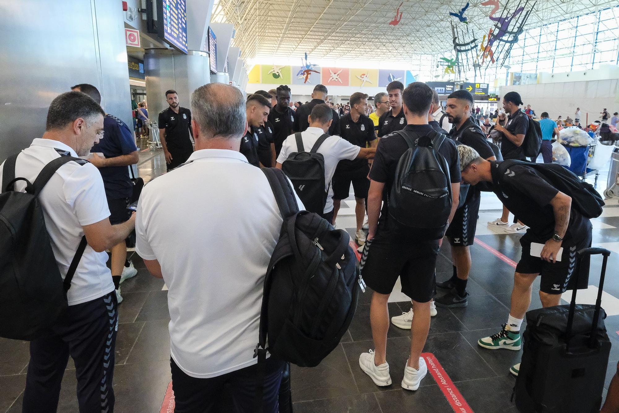 Jugadores y cuerpo técnico de la UD Las Palmas viaja a Girona