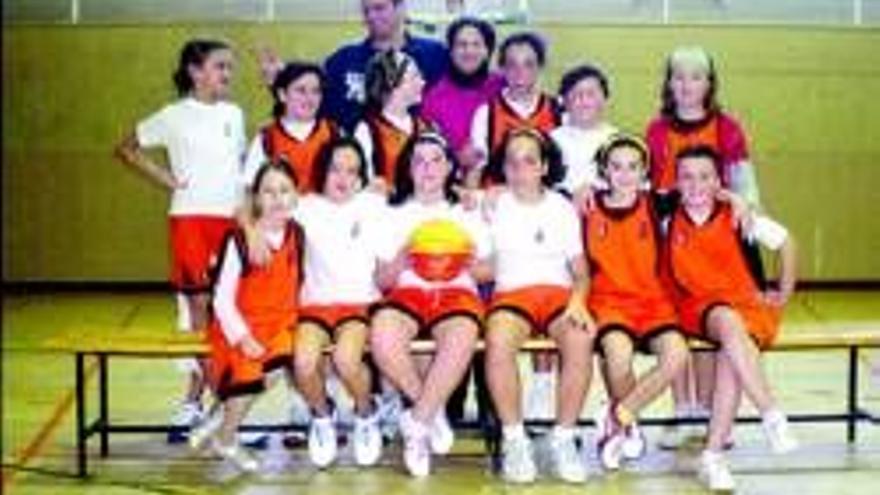 Equipo de minibasket del Femenino Cáceres