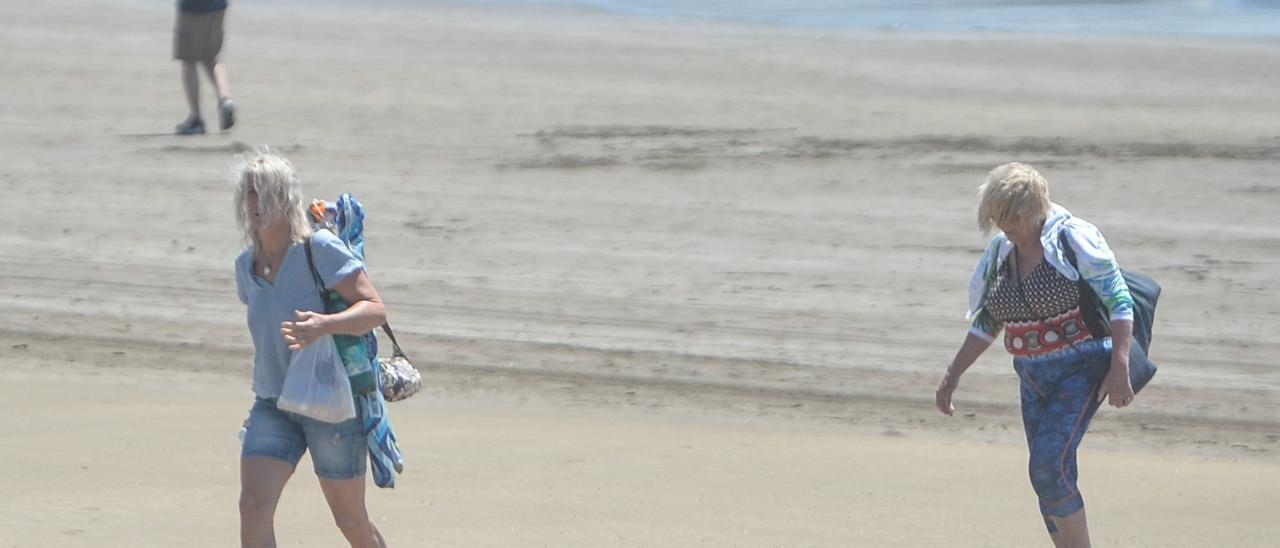 Turistas en Maspalomas.