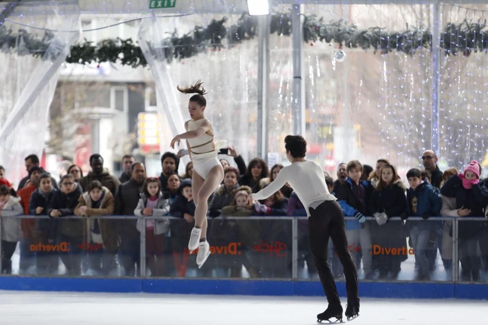 Exhibición de patinaje sobre hielo en Gijón