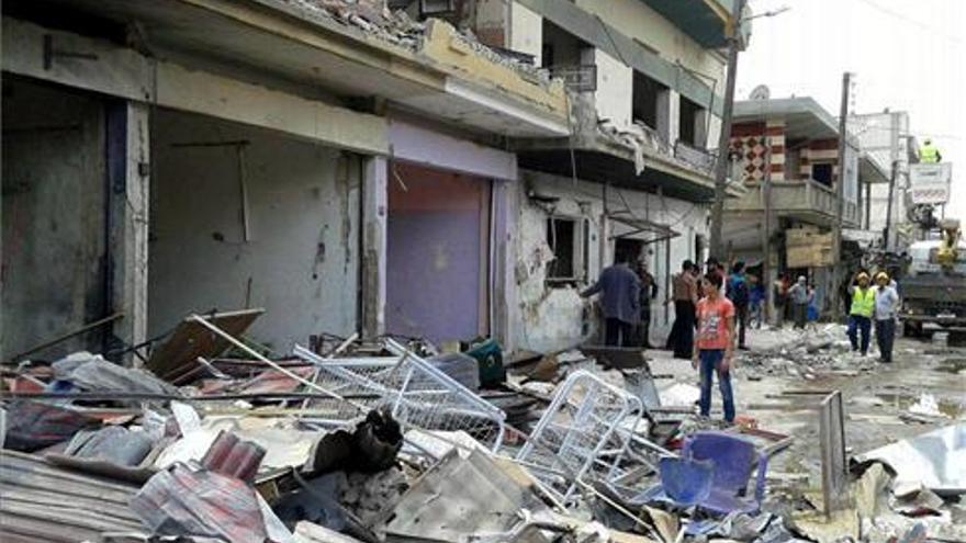 Al menos 28 muertos en un bombardeo contra un campo de desplazados en Siria