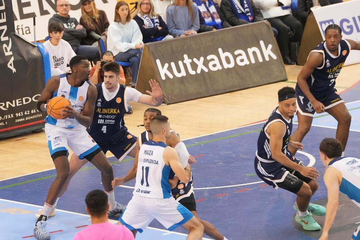 EN IMÁGENES: Así fue la victoria del Alimerka Oviedo Baloncesto en la cancha del Gipuzkoa Basket (79-93)