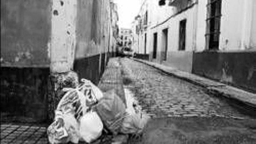 Quejas por el retraso en la recogida de basura en el entorno de San Andrés