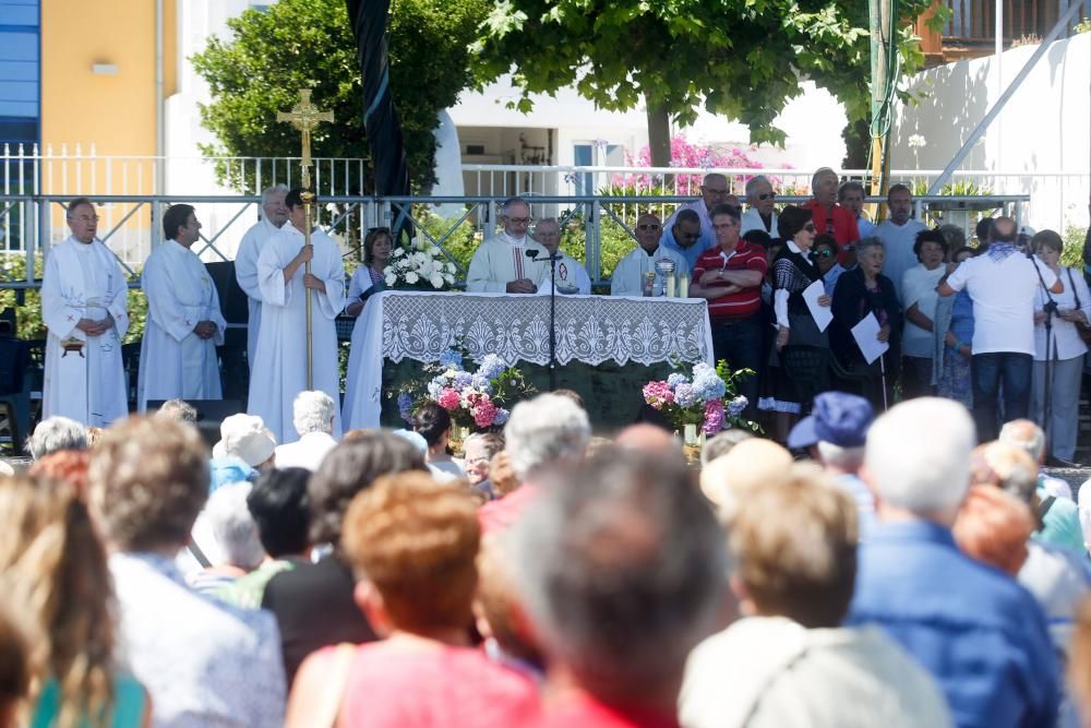 Misa y procesión del Carmen en Luanco