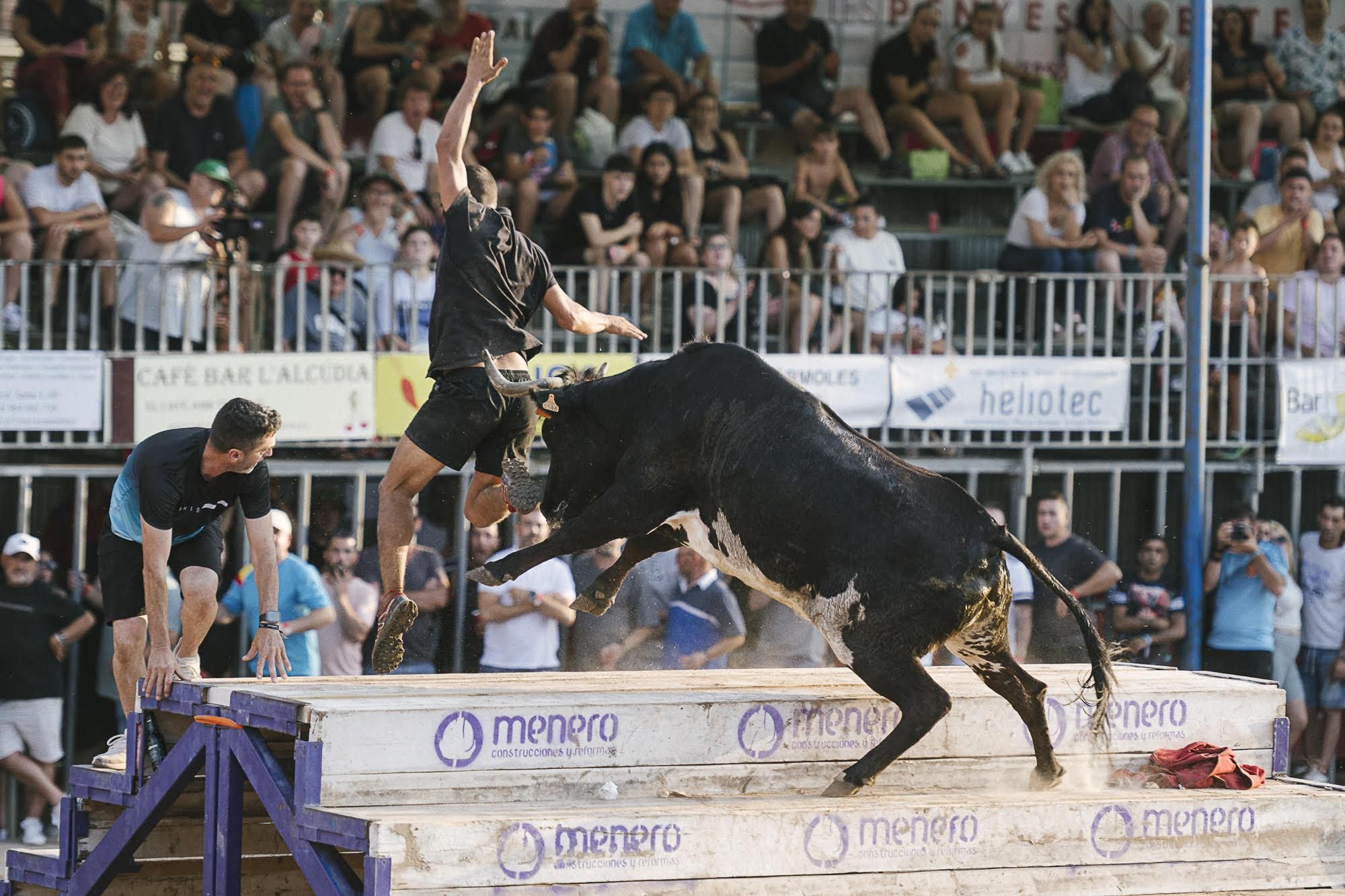 Imágenes del estreno de Alberto Garrido en el concurso de ganaderías de la Vall d&#039;Uixó